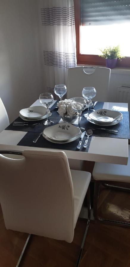 Aura Apartment *