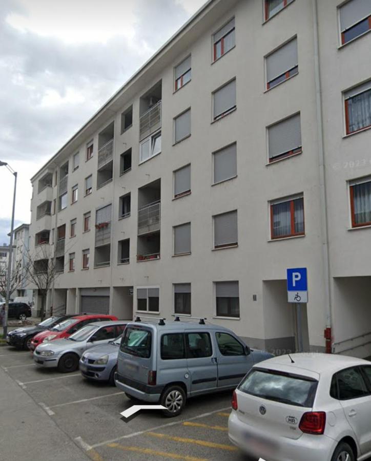 Aura Apartment *